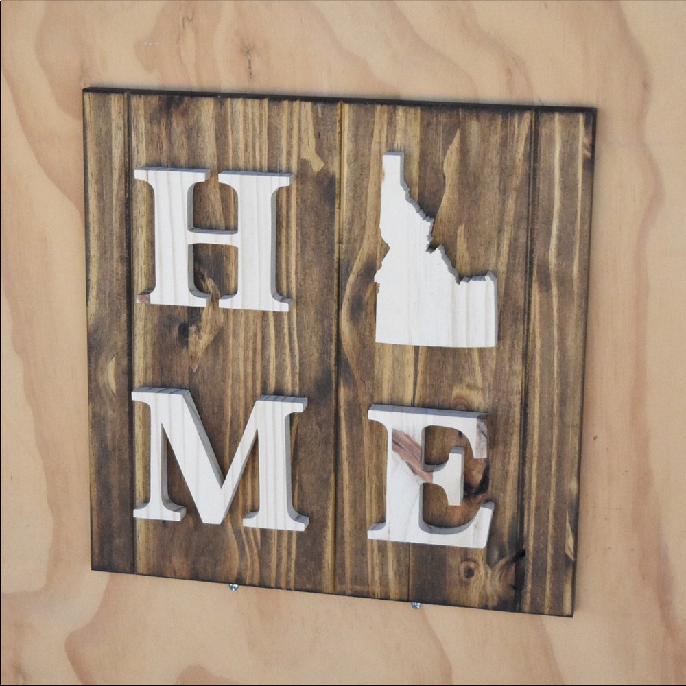 Rustic hometown/s’mores decor
